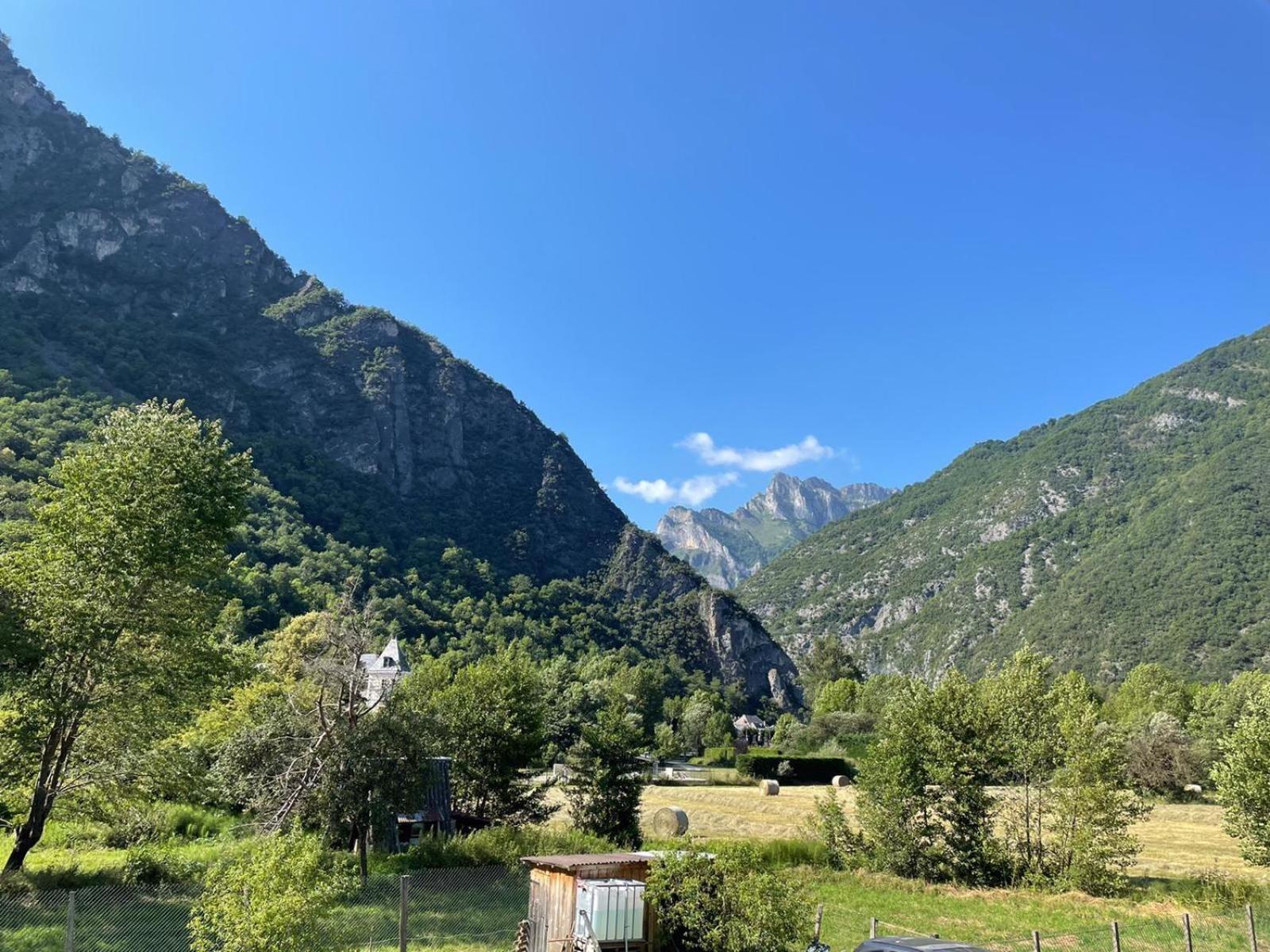 Mountain View 2 Bedroom Apartment Saint Beat Lez Екстериор снимка